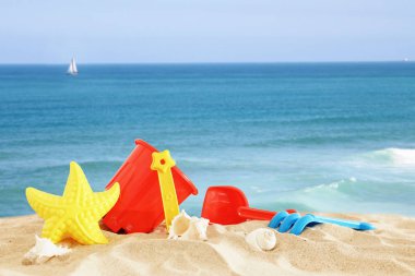 Tatil. için plaj renkli oyuncaklar ile tatil ve yaz görüntü
