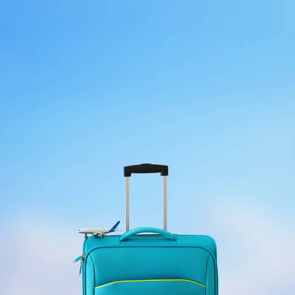 Vakantie. reis concept. blauwe koffer en vliegtuig speelgoed Infront van bokeh blauwe achtergrond — Stockfoto