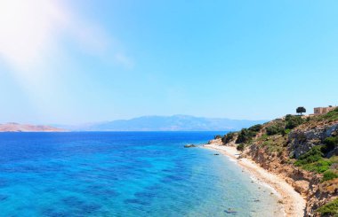 güneş ışığında dağlar ile güzel Akdeniz deniz doğa görüntü