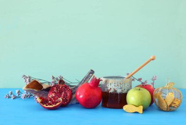 Rosh hashanah 'ın (Yahudi Yeni Yıl Tatili) dini imajı. Geleneksel semboller