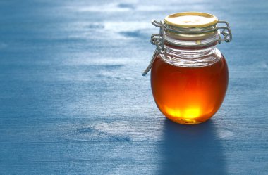 Rosh hashanah (Yahudi bayramı) konsepti - geleneksel bal bayramı sembolü