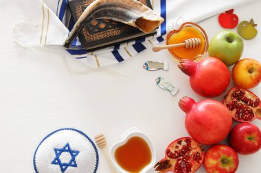 Rosh hashanah 'ın (Yahudi Yeni Yıl Tatili) dini imajı. Geleneksel semboller