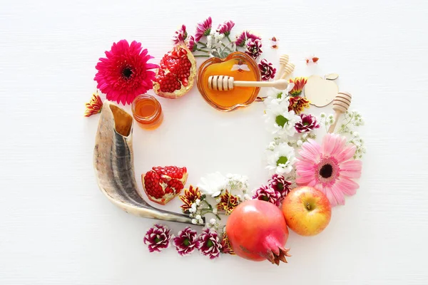 Rosh hashanah 'ın (Yahudi Yeni Yıl Tatili) dini imajı. Geleneksel semboller