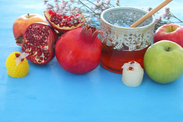 Imagem religiosa do conceito Rosh hashanah (feriado de Ano Novo judaico). Símbolos tradicionais — Fotografia de Stock