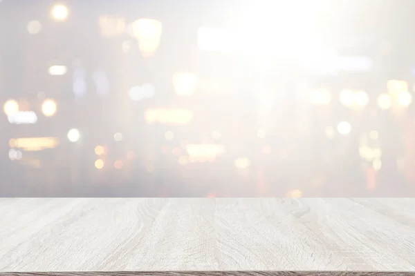 Fondo Imagen de mesa de madera frente a luces borrosas abstractas — Foto de Stock