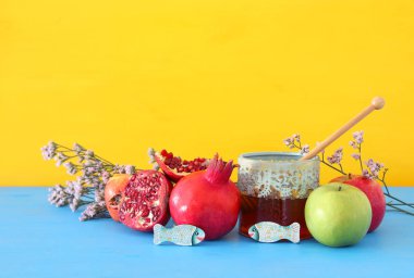 Rosh hashanah 'ın (Yahudi Yeni Yıl Tatili) dini imajı. Geleneksel semboller