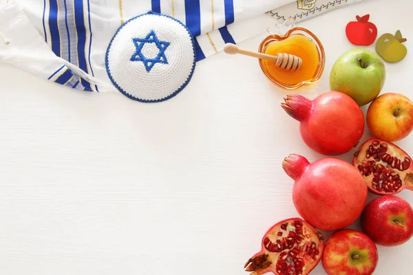 Immagine di religione di Rosh hashanah (vacanza di anno nuovo ebrea) concetto. Simboli tradizionali — Foto Stock