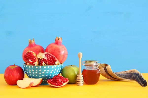 Religion image of Rosh hashanah (jewish New Year holiday) concept. Traditional symbols — Stock Photo, Image