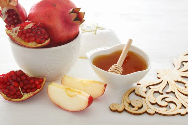 Religion image of Rosh hashanah (jewish New Year holiday) concept. Traditional symbols — Stock Photo, Image