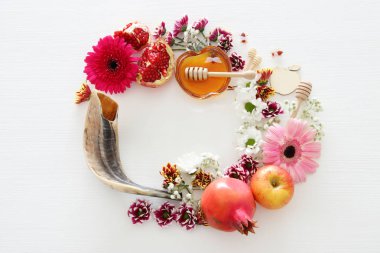 Rosh hashanah 'ın (Yahudi Yeni Yıl Tatili) dini imajı. Geleneksel semboller