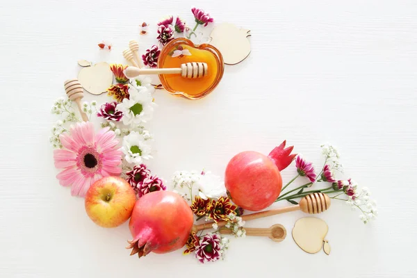 Imagem religiosa do conceito Rosh hashanah (feriado de Ano Novo judaico). Símbolos tradicionais — Fotografia de Stock