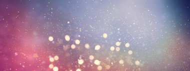 soyut glitter gümüş, mor, mavi ve altın ışıklar arka plan. de-odaklı. Afiş