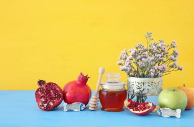 Rosh hashanah 'ın (Yahudi Yeni Yıl Tatili) dini imajı. Geleneksel semboller