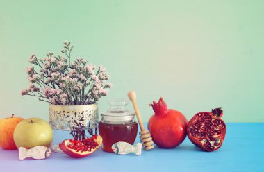 Rosh hashanah 'ın (Yahudi Yeni Yıl Tatili) dini imajı. Geleneksel semboller
