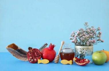 Rosh hashanah 'ın (Yahudi Yeni Yıl Tatili) dini imajı. Geleneksel semboller