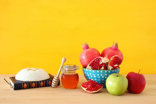 Θρησκευτική εικόνα του Rosh Hashanah (εβραϊκή Πρωτοχρονιά διακοπών) έννοια. Παραδοσιακά σύμβολα — Φωτογραφία Αρχείου