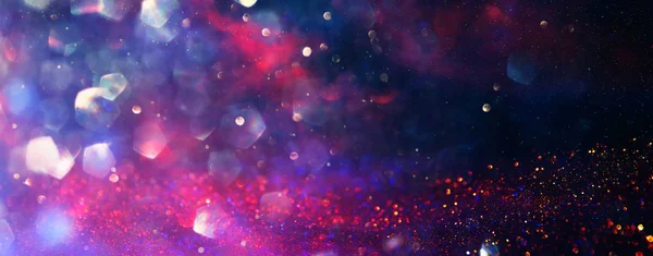 Sfondo di astratto rosso, oro e viola luci glitter. sfocato. banner — Foto Stock