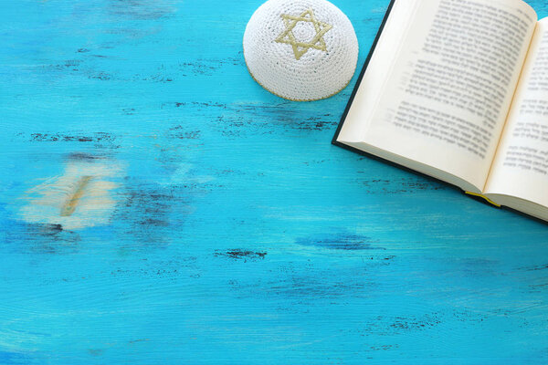 религиозный образ молитвенника еврейские религиозные символы. Рош ха-Шана (еврейский новогодний праздник), концепция шабат и йом кипур
.