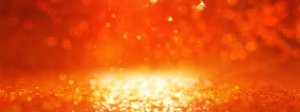 金とオレンジのキラキラライトの背景。デフォーカス — ストック写真