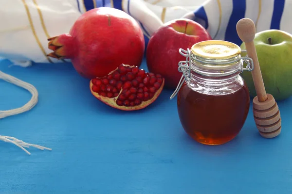 Imagem religiosa do conceito Rosh hashanah (feriado de Ano Novo judaico). Símbolos tradicionais — Fotografia de Stock