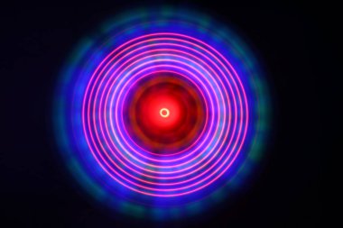 Neon daire ışığının soyut görüntüsü