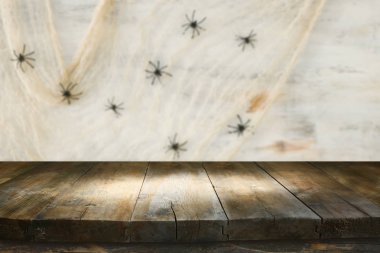 boş rustik tablo ile Halloween arka plan tatil kavramı. Ürün görüntüleme montajı için hazır.