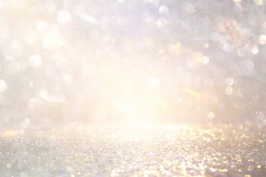 glitter vintage ışıkları soyut backgrounf . gümüş ve beyaz. de-odaklı