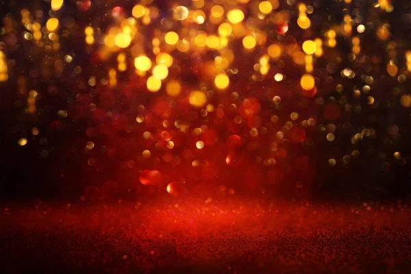 Fundo de luzes de brilho vermelho e dourado abstratas. desfocado — Fotografia de Stock