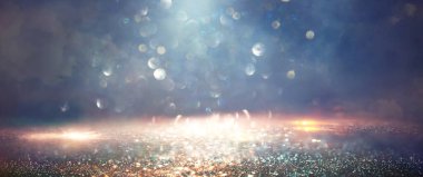 Soyut parıltılı ışıkların arkaplanı. Altın, mavi ve siyah. & Odaklan