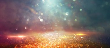 Soyut parıltılı ışıkların arkaplanı. Altın, mavi ve siyah. & Odaklan