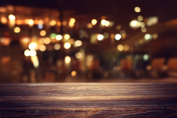 Fondo Imagen Mesa Madera Frente Las Luces Abstractas Borrosas Del — Foto de Stock