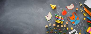 Eğitim. Okul konseptine geri dönelim. Üst görünüm, düz uzanma