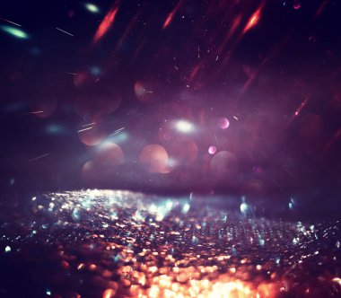 Soyut parıltılı ışıkların arkaplanı. Altın ve mor. & Odaklan