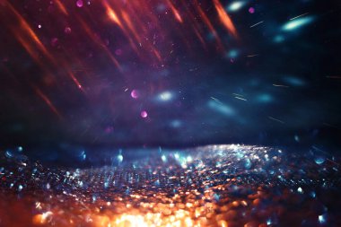 Soyut parıltılı ışıkların arkaplanı. Altın ve mor. & Odaklan