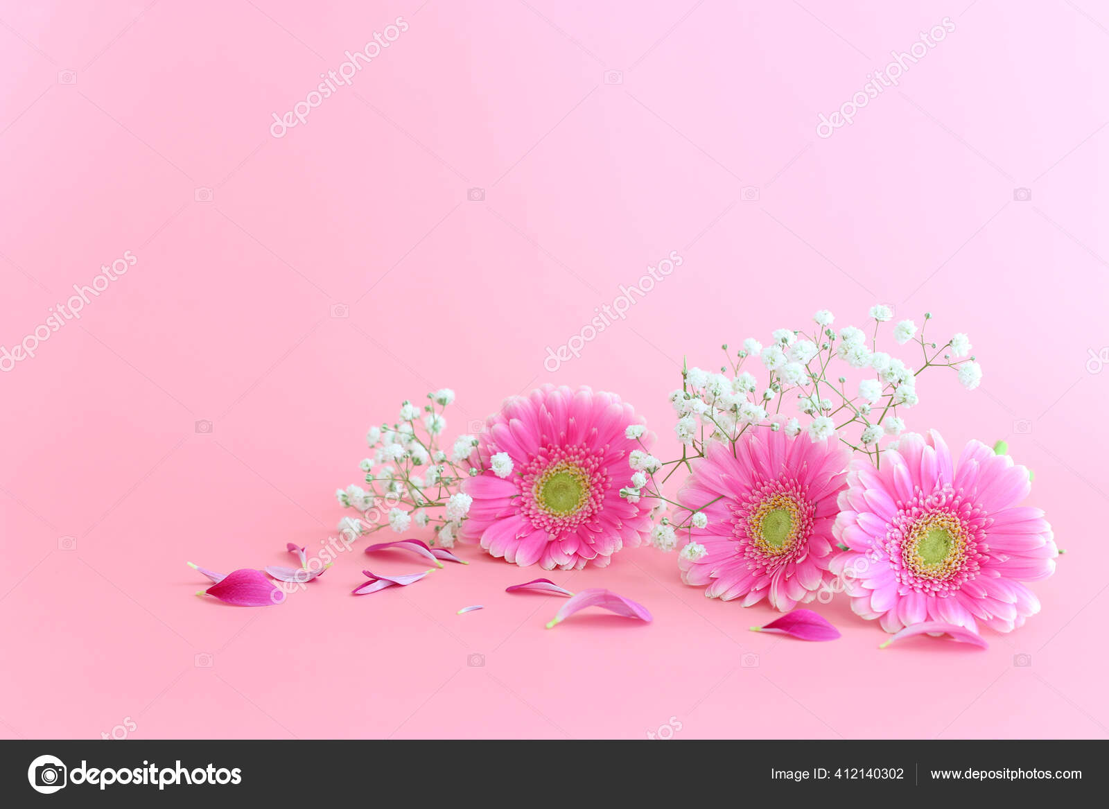 春花束粉红的花朵盖在油腻的背景上 图库照片 C Tomert 春花束粉红的花朵盖在油腻的背景上 图库照片 C Tomert