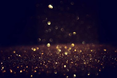 Soyut altın ve siyah parıltılı ışıkların arkaplanı. Odaklanamadı
