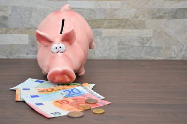 Komik kumbaralı euro para faturaları