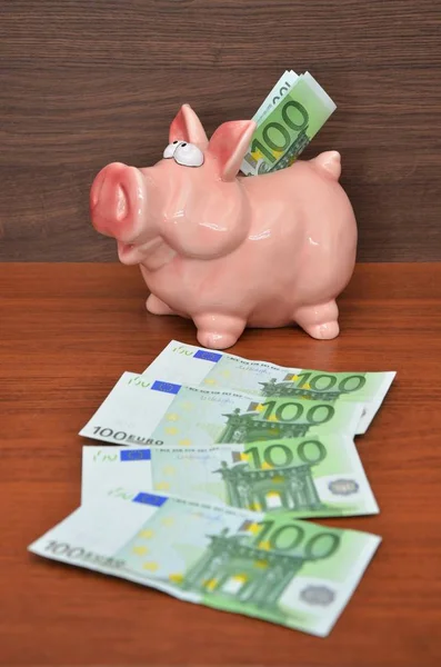 Alcancía Con Billetes 100 Euros Escritorio Madera — Foto de Stock