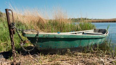 Bir tekne Nehri yakınında
