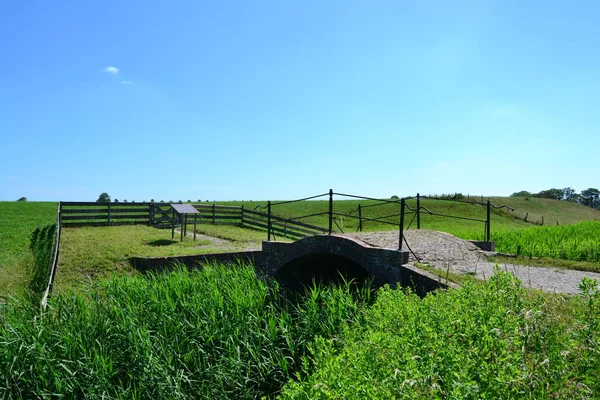 Munnikezijl, Friesland yakınlarındaki taş bir köprü.
