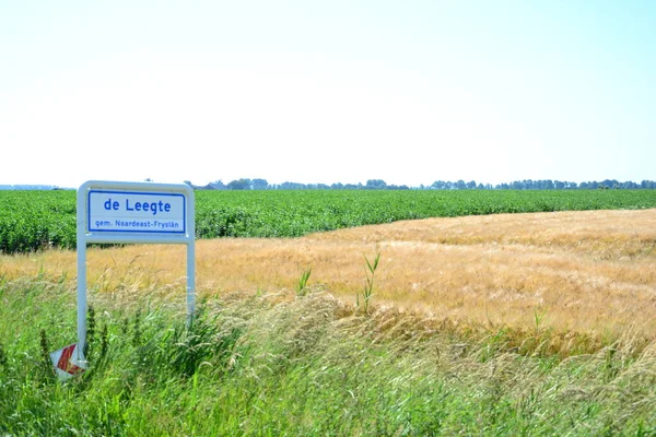 De Leegte 'deki Hollanda mavi ve beyaz yol tabelası, yani boş. Friesland