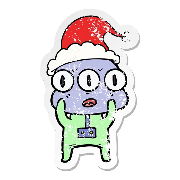 Distressed Sticker Cartoon eines dreiäugigen Außerirdischen trägt Weihnachtsmann h — Stockvektor