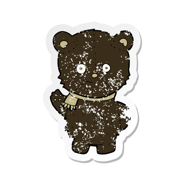 Retro angustiado adesivo de um bonito desenho animado urso preto acenando —  Vetores de Stock