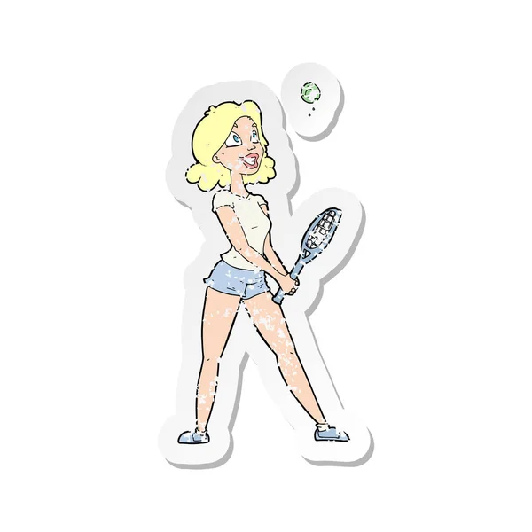 Retro adesivo angosciato di una donna dei cartoni animati che gioca a tennis — Vettoriale Stock