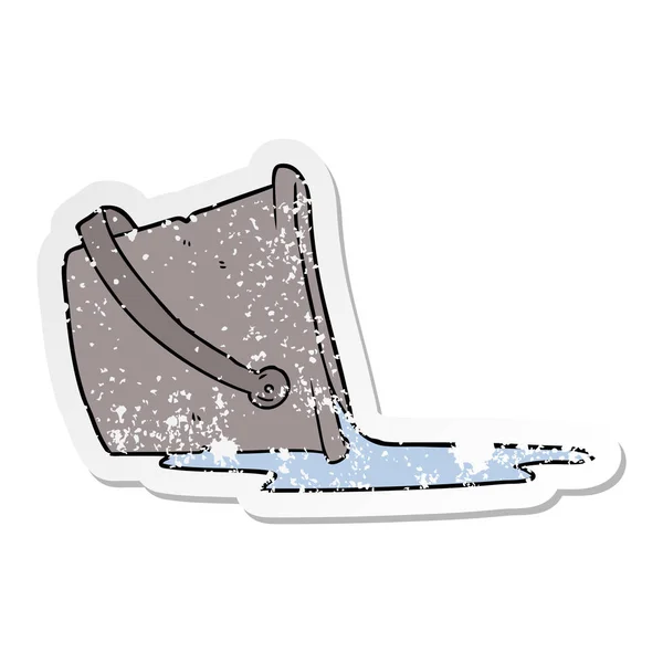 Autocollant en détresse d'un seau d'eau renversé de dessin animé — Image vectorielle