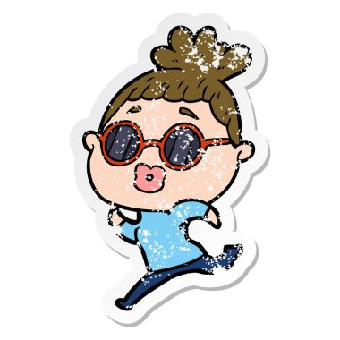 giyen güneş gözlüğü çalıştıran bir karikatür kadının sıkıntılı etiket