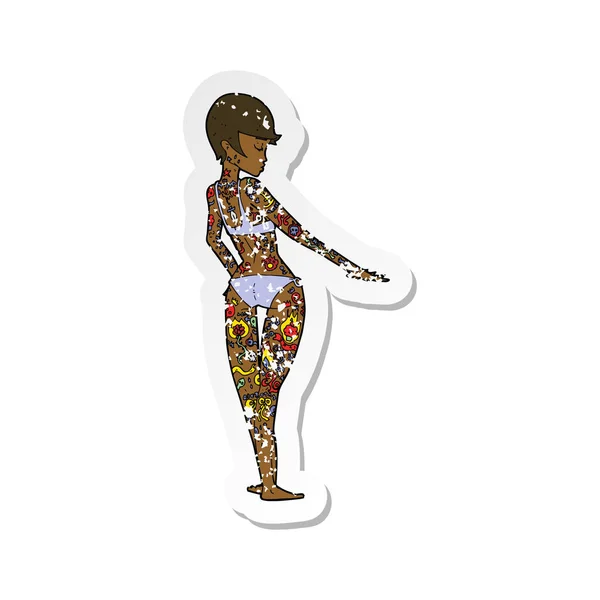 Autocollant détresse rétro d'une fille bikini dessin animé recouvert de tatouage — Image vectorielle
