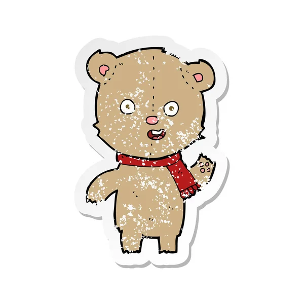 Pegatina retro angustiado de un oso de peluche de dibujos animados ondeando con sca — Archivo Imágenes Vectoriales