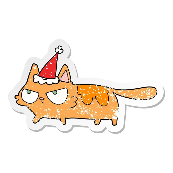 Aufkleber Karikatur einer wütenden Katze mit Weihnachtsmütze — Stockvektor