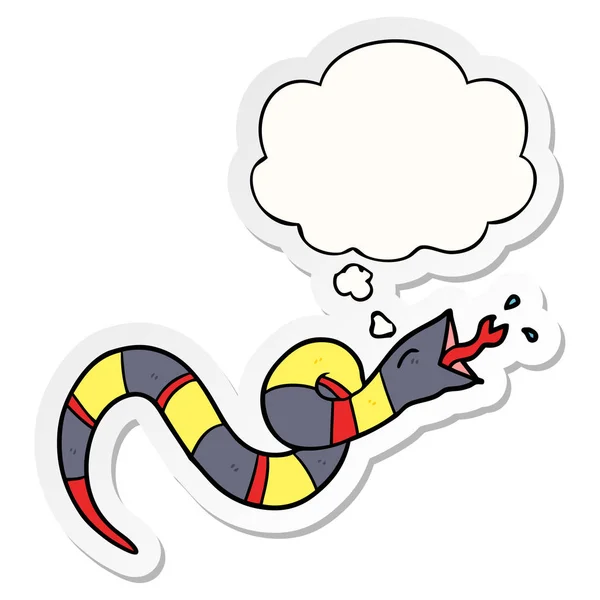 Cartoni animati sibilante serpente e bolla pensiero come adesivo stampato — Vettoriale Stock